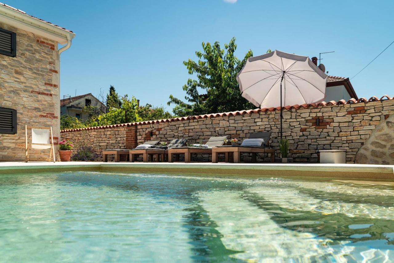 Ferienwohnungen VI La Mare With Heated Pool Zadar Exterior photo