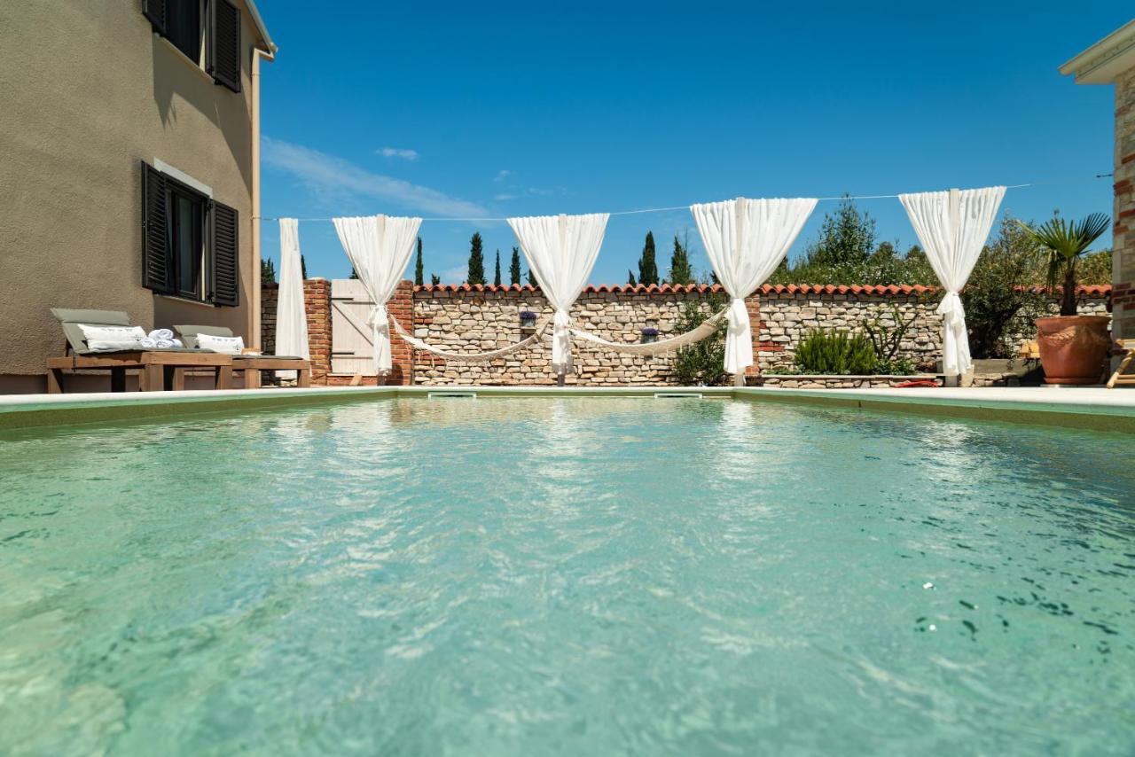 Ferienwohnungen VI La Mare With Heated Pool Zadar Exterior photo