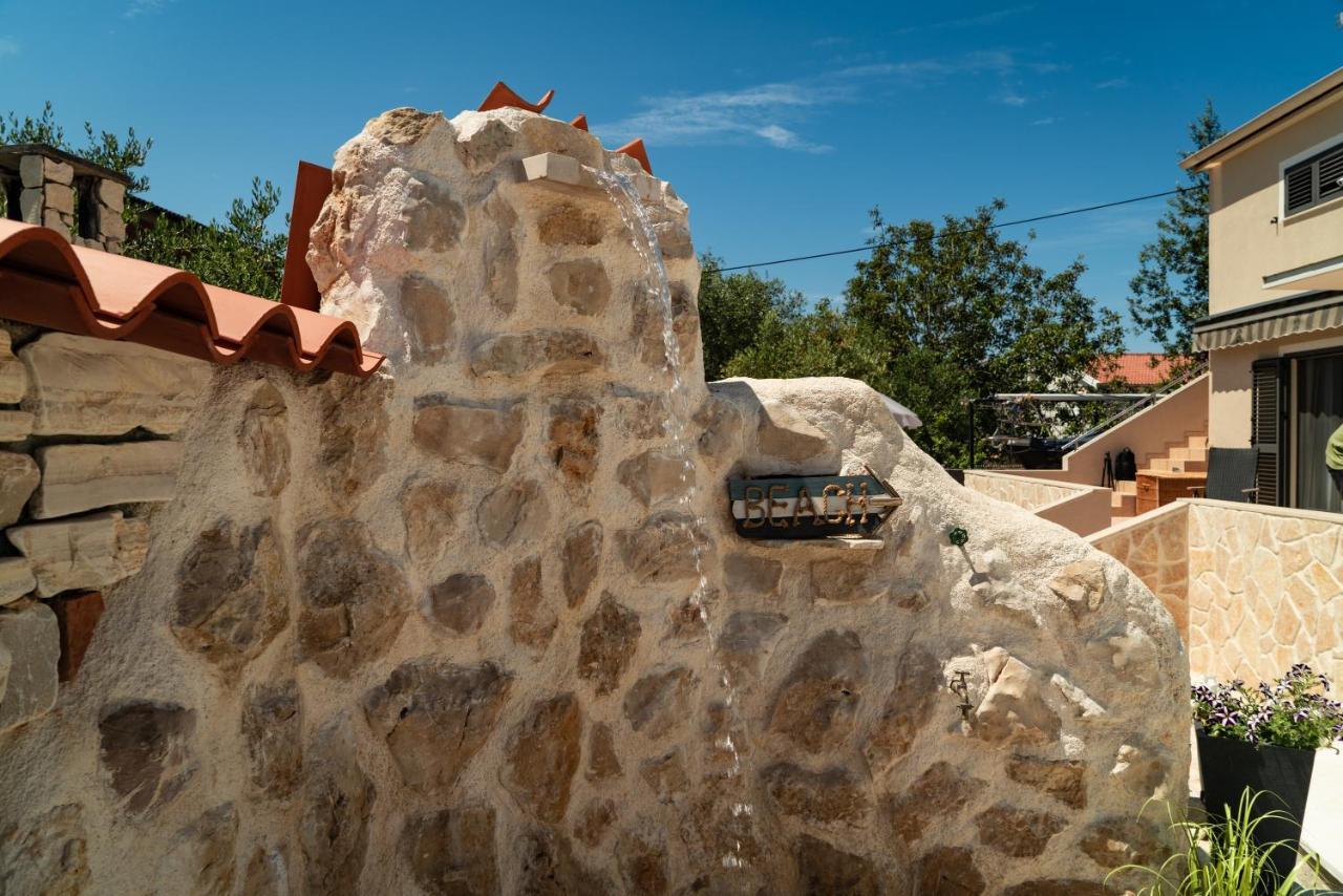 Ferienwohnungen VI La Mare With Heated Pool Zadar Exterior photo