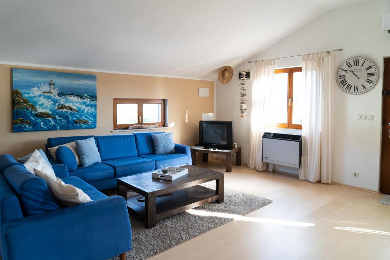 Ferienwohnungen VI La Mare With Heated Pool Zadar Exterior photo