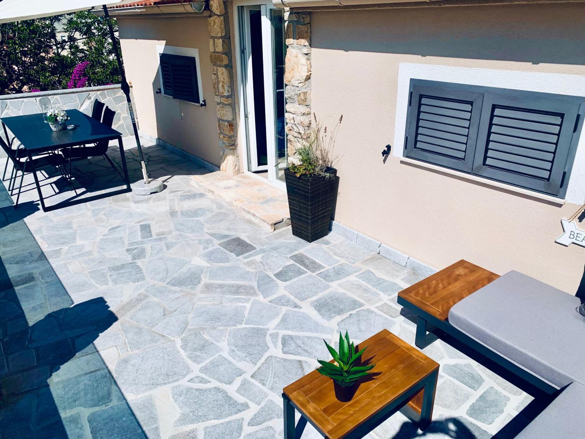 Ferienwohnungen VI La Mare With Heated Pool Zadar Exterior photo