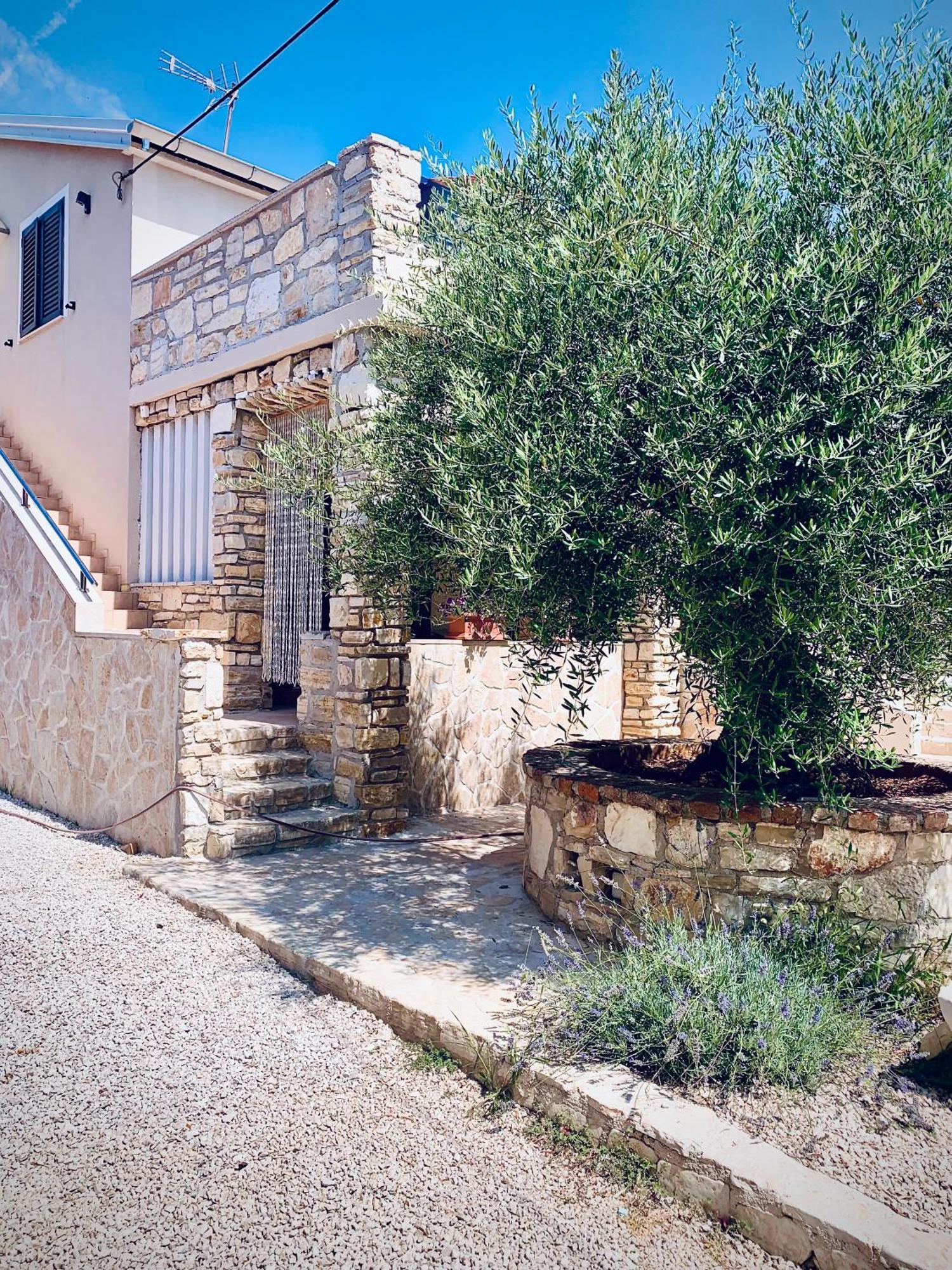 Ferienwohnungen VI La Mare With Heated Pool Zadar Exterior photo