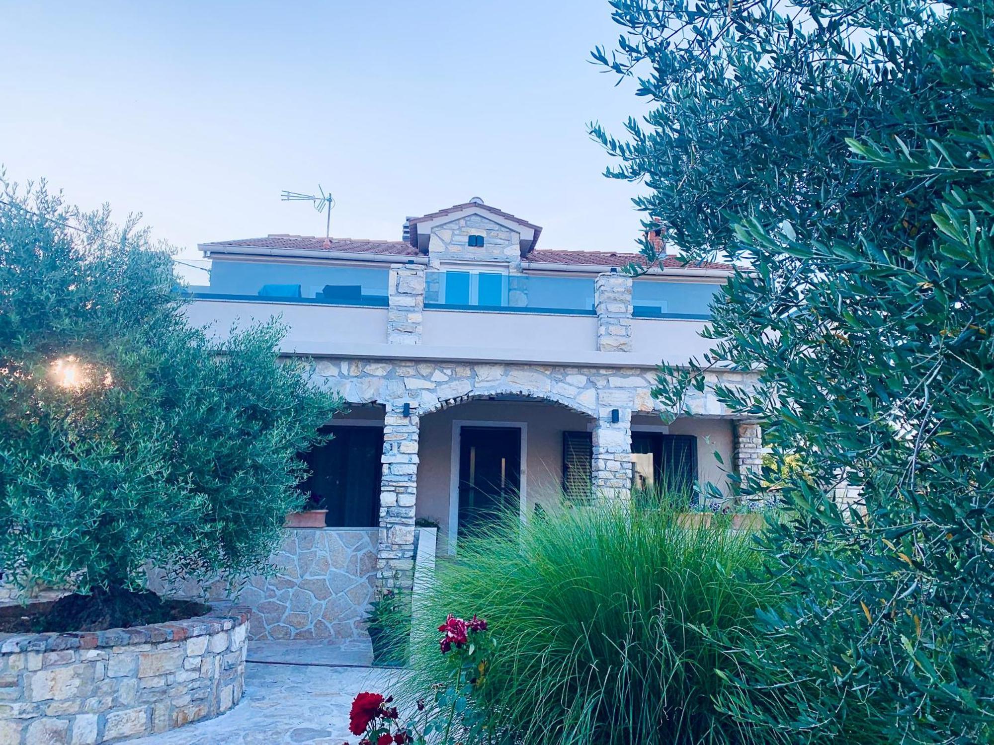 Ferienwohnungen VI La Mare With Heated Pool Zadar Exterior photo